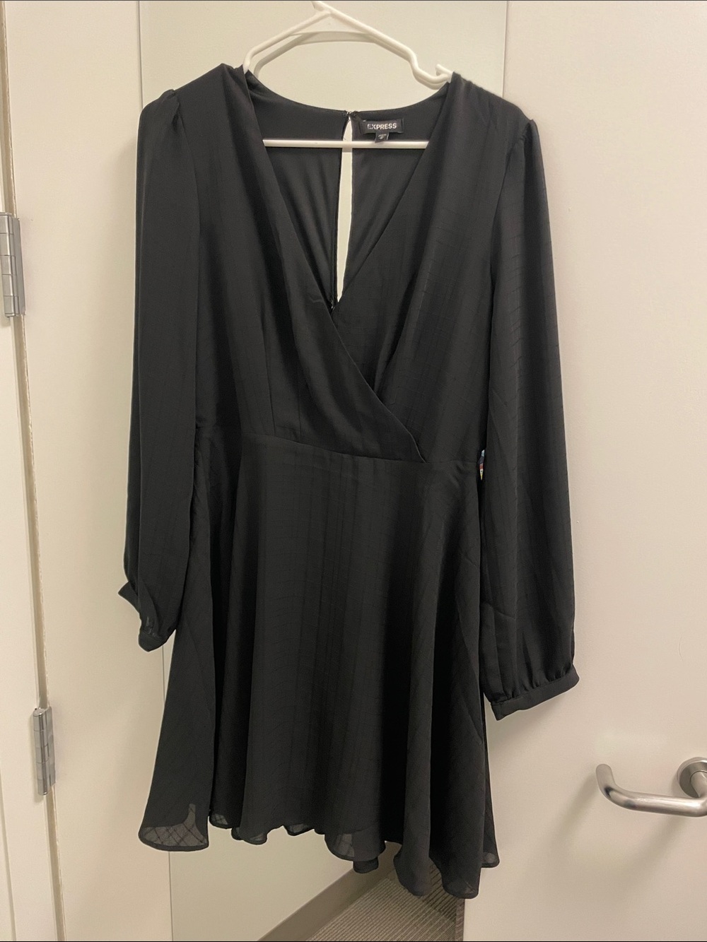 Express Black Long-Sleeve V-Neck Dress